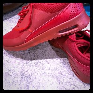 RED NIKE AIR MAX THEA!